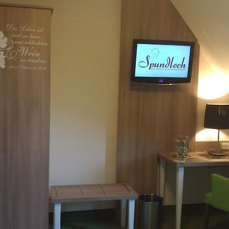 Spundloch- Das Hotel & Weinrestaurant ไฟท์ชืนไฮม์ ภายนอก รูปภาพ