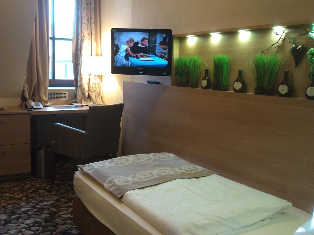 Spundloch- Das Hotel & Weinrestaurant ไฟท์ชืนไฮม์ ห้อง รูปภาพ
