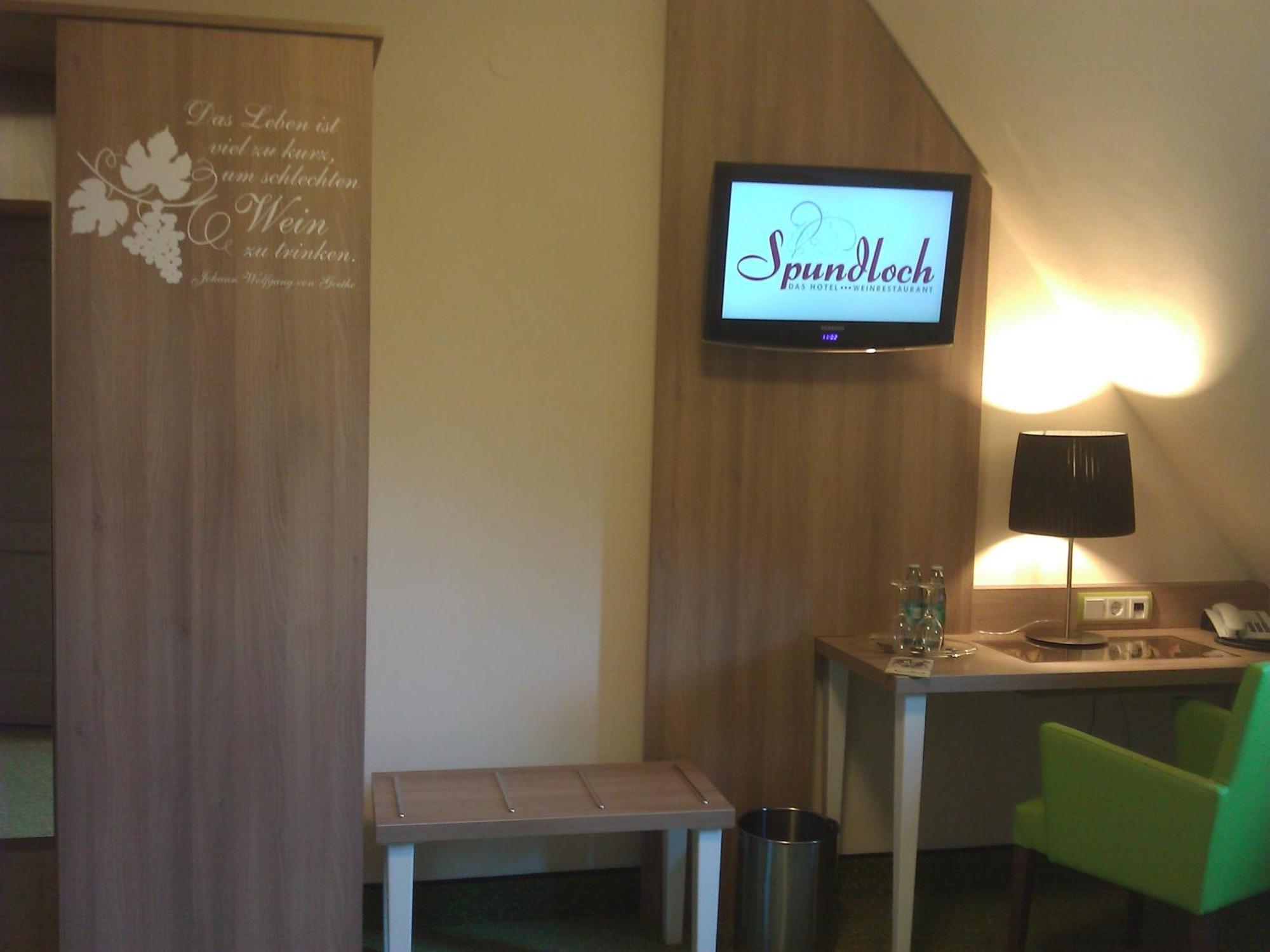 Spundloch- Das Hotel & Weinrestaurant ไฟท์ชืนไฮม์ ภายนอก รูปภาพ